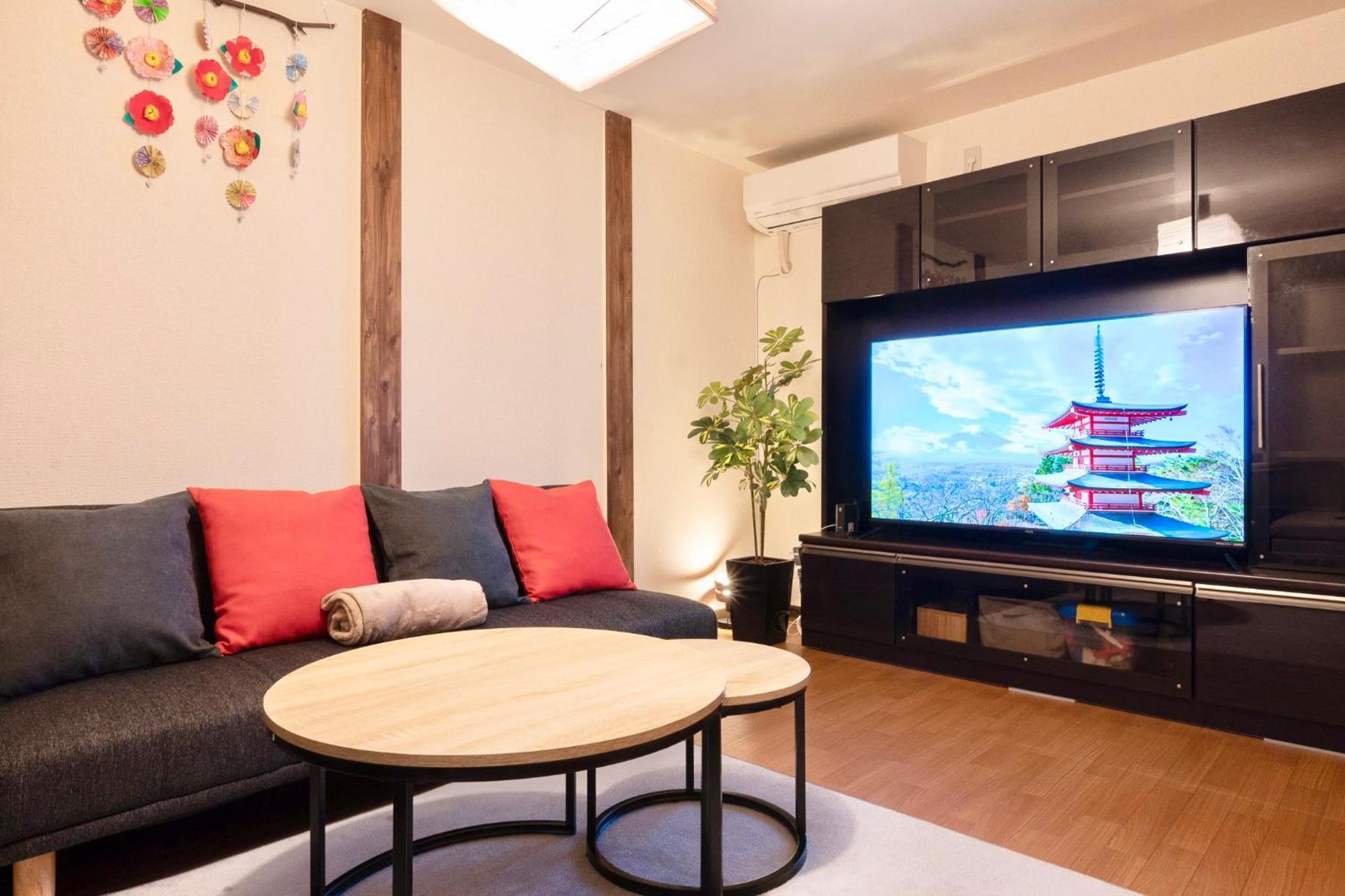 Appartamento Kizuna 絆 - 5 Bedding In 2 Tatami Rooms, Max 11, 1 And A Half Bath Rooms, 30min To Usj, Kaiyukan Aquarium & Namba, 12min To Kyocera Dome, , Japanese Style Private House